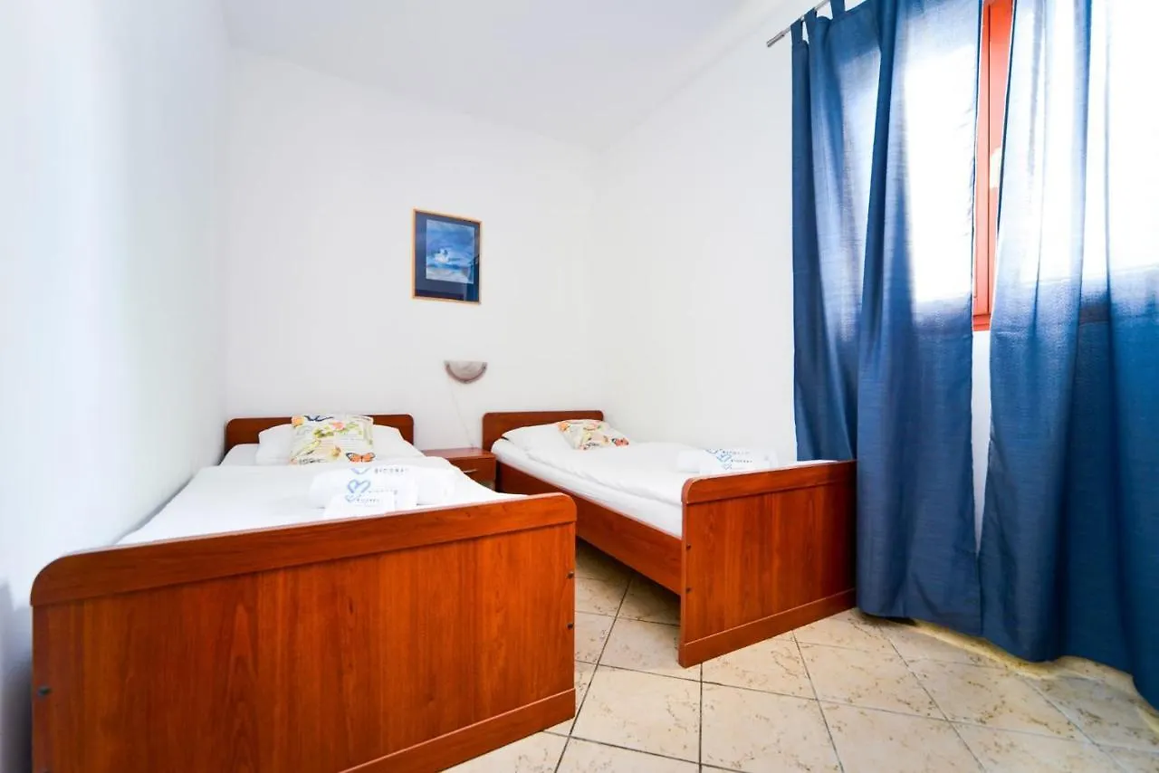 Apartment In Biograd Na Moru 35590